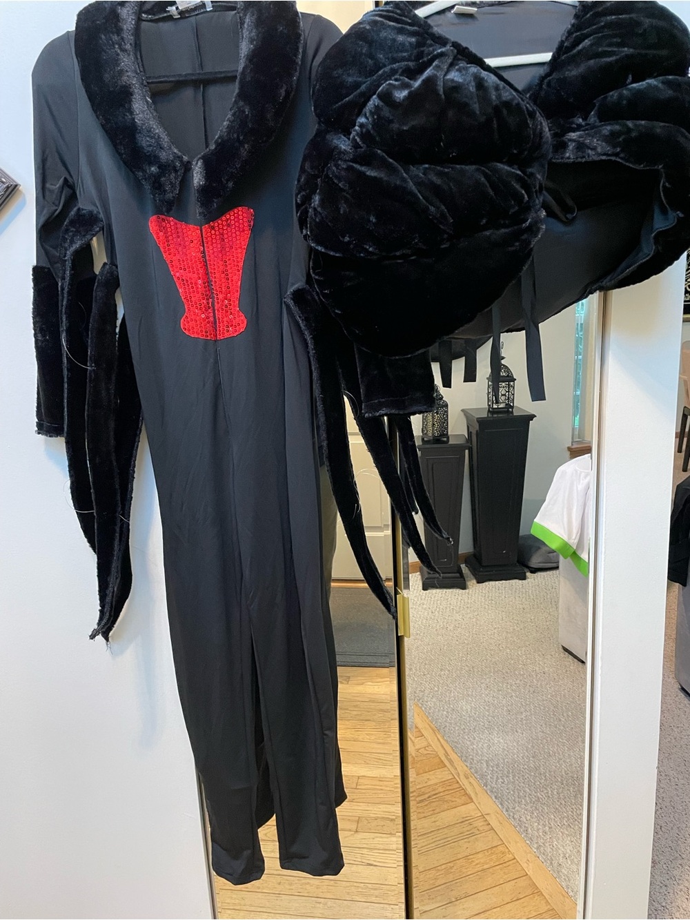 Women’s spider romper costume with black velvet